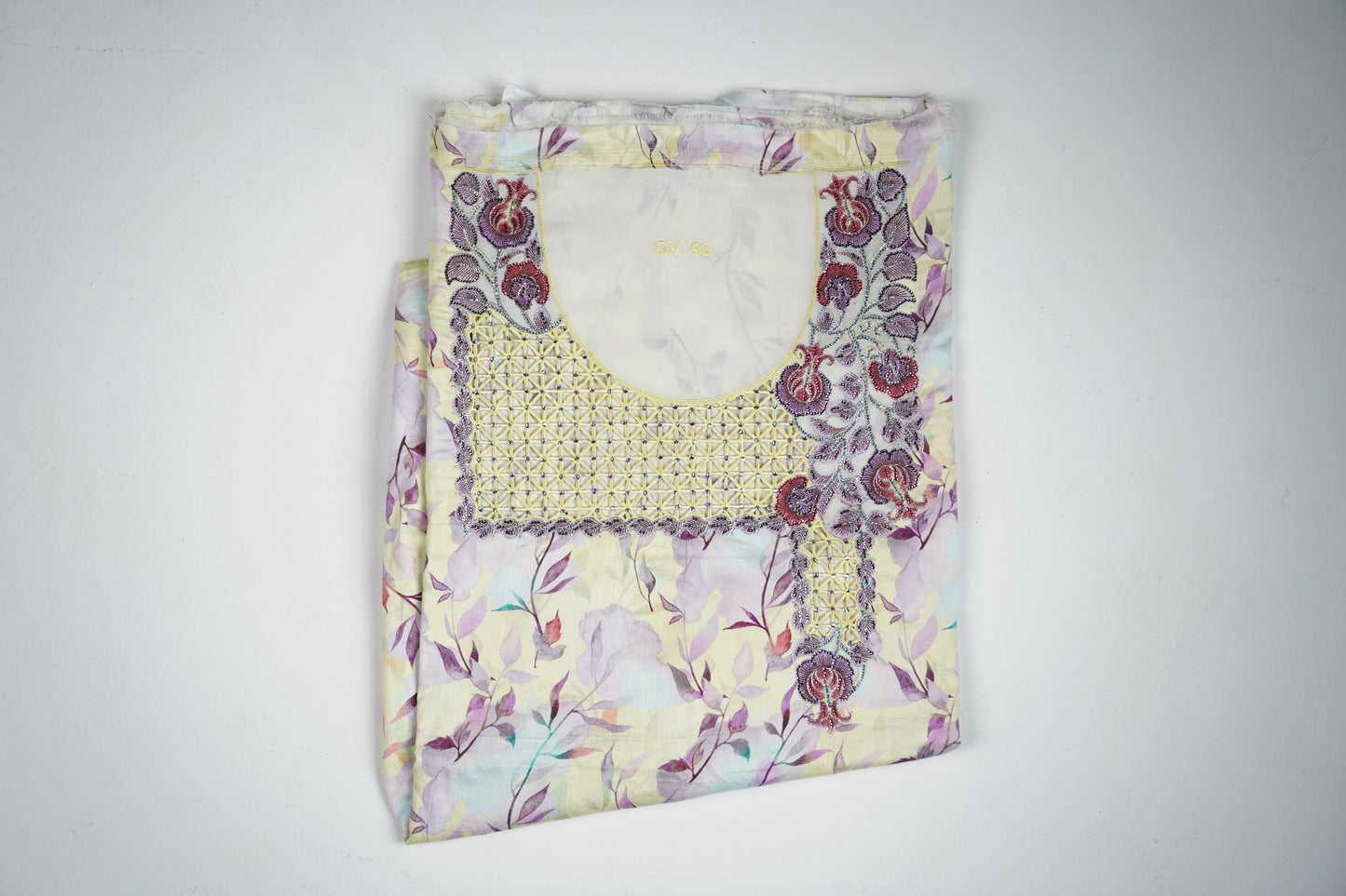 Bel Lilas Doré |  Golden and Lilac Embroidery