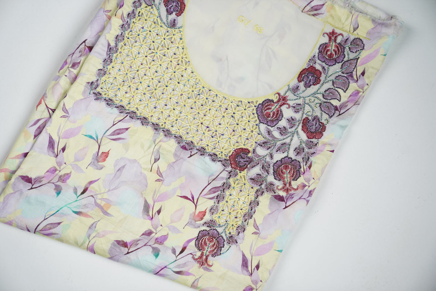 Bel Lilas Doré |  Golden and Lilac Embroidery