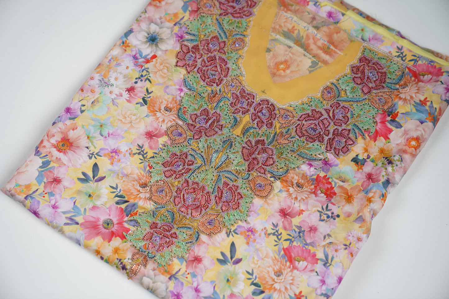 Bel Jardin d’Été l Yellow Floral Pink and Green Accents