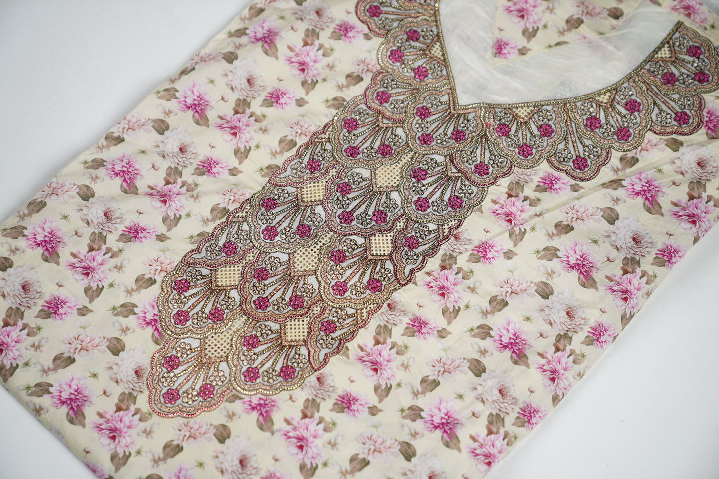 Bel Magnolia | Gold and Fuchsia Accents